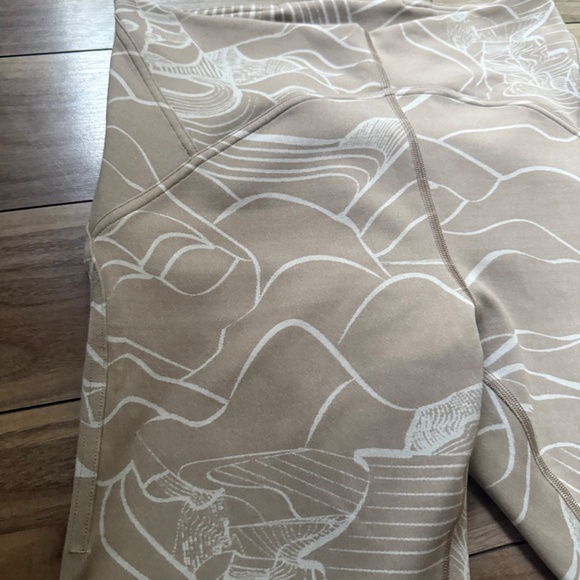 Lululemon InStill High-Rise Tight 24" | Size 10–12 | Asia Fit | Black - Picture 5 of 9